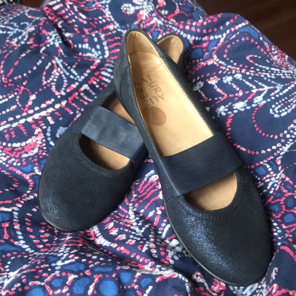 Naturalizer blue metallic leather flats